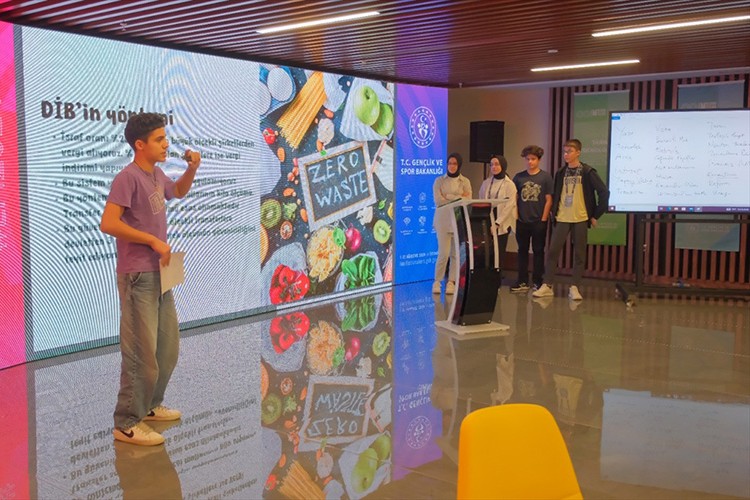 Liseli gençler, "Limitless Makers" programında buluştu