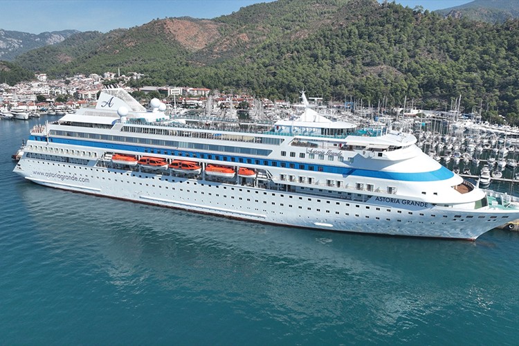 "Astoria Grande" kruvaziyeri Marmaris'e 868 turist getirdi