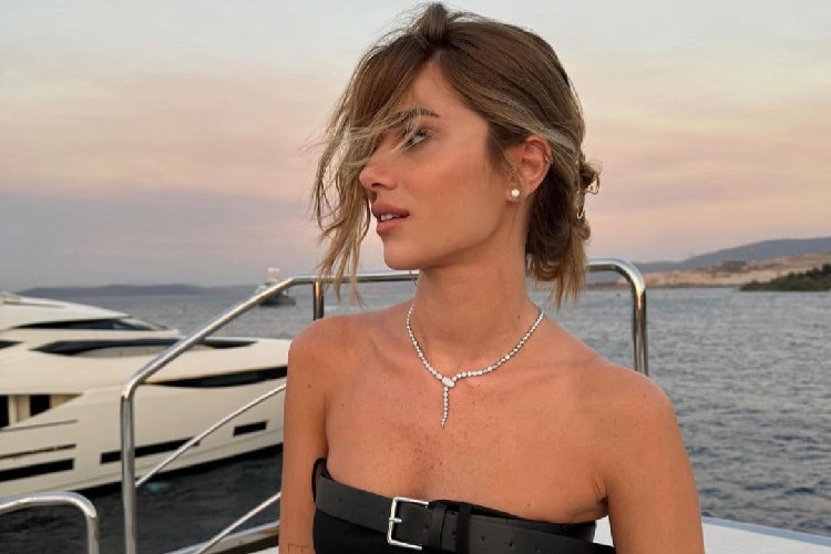 Sabancı tekne pozlarıyla hayran bıraktı