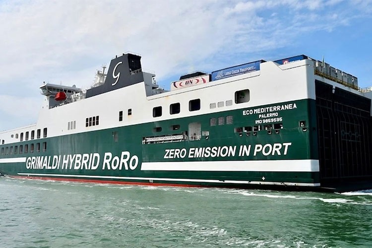 Grimaldi Trieste ambarlı hattını sergiliyor