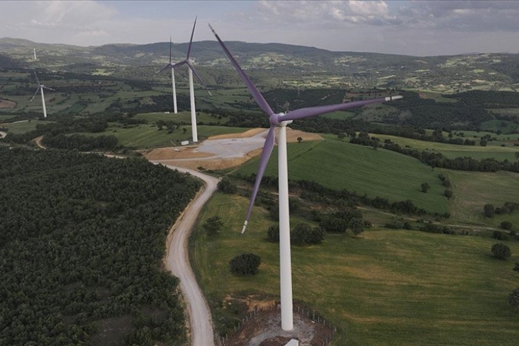 Türkiye'nin rüzgar enerjisi kurulu gücü 13 bin megavat sınırında