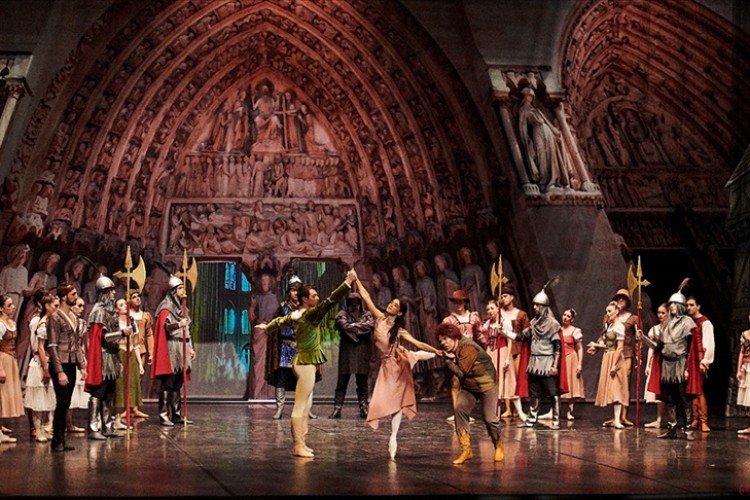 Notre Dame'ın Kamburu balesi yeniden sahnede