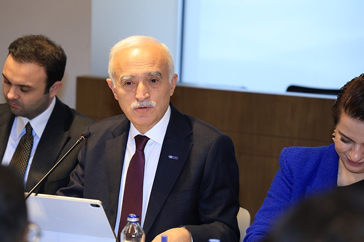 "Ticaretin yeni düzeninde oyun kurucu olmak için gözümüz dışarıda