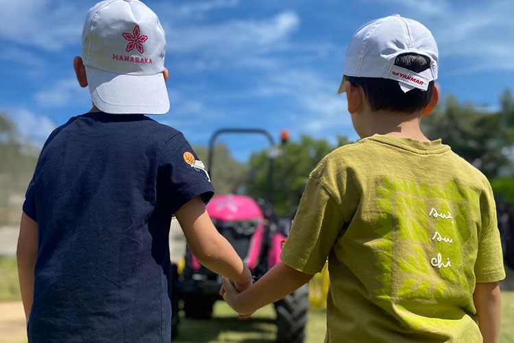 Hanasaka Traktör Projesi ile çocuklara tarımı sevdiriyor