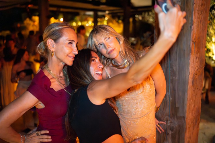 The Stay Nu-look Magazine Summer Escape Party'e ev sahipliği yaptı