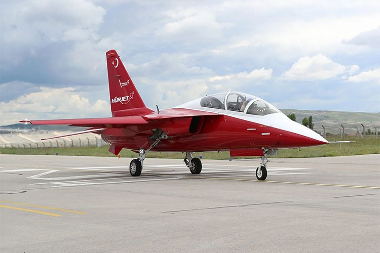 HÜRJET İspanya'nın eğitim uçağı yarışında