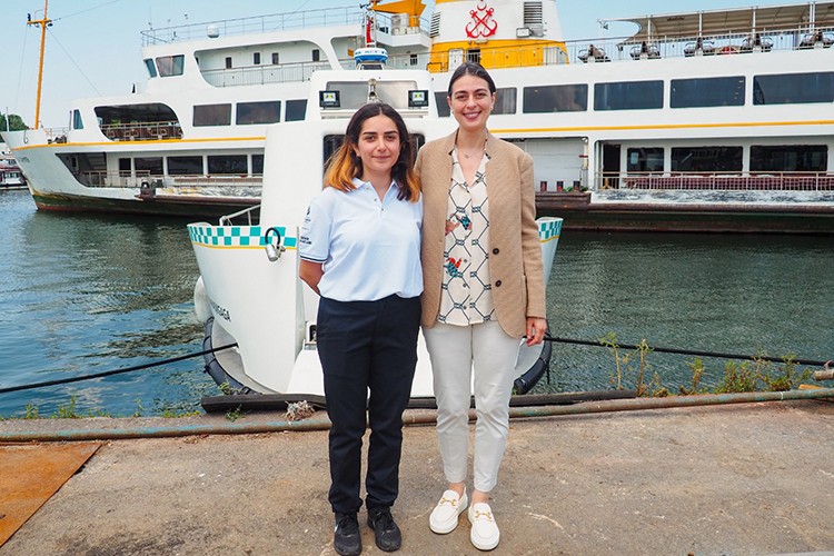 İlk kadın kaptan Deniz Taksi'nin dümeninde