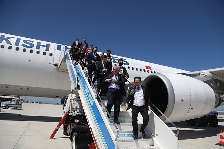 Rize-Artvin Havalimanı'na ilk yolcu uçağı iniş yaptı