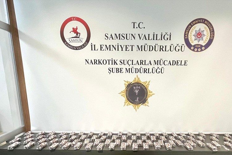 Araziye bırakılan koli içinde uyuşturucu bulundu