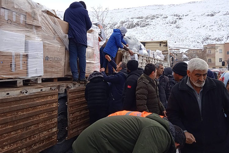 Deprem bölgesinde sıcak yemek