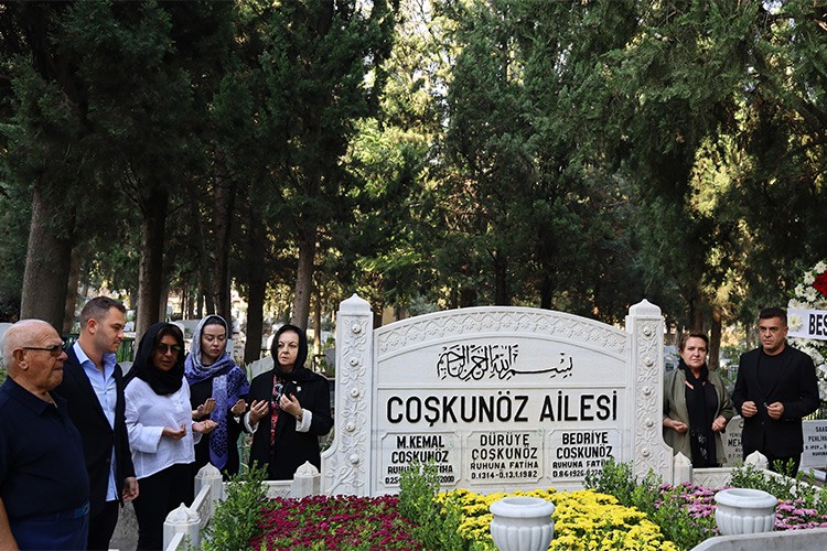 Bursa'nın Kemal Hocası Vefatının 24. Yılında Mezarı Başında Anıldı