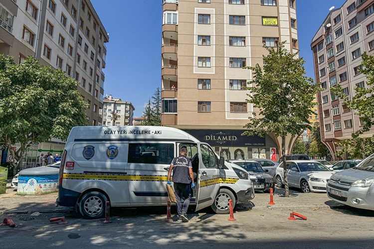 Konya'da bir genç evinde ölü bulundu