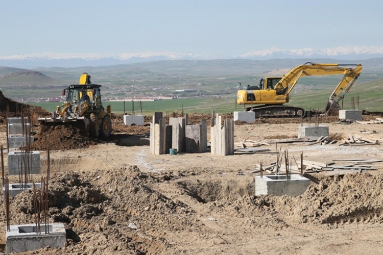 Yeni tekstil fabrikalarıyla gençlere istihdam alanları oluşturuluyor