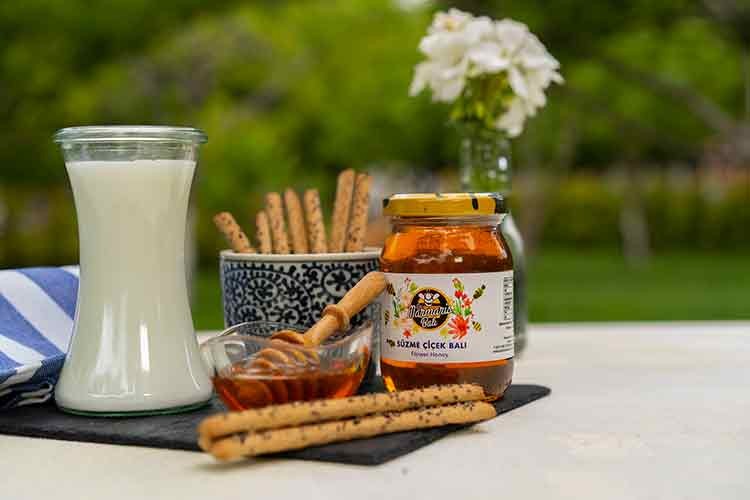 Bayram Neşesini Kahvaltılara Taşıyan Bal