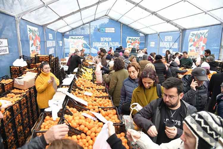 Kadıköy'de "Deprem Dayanışma Pazarı" devam ediyor
