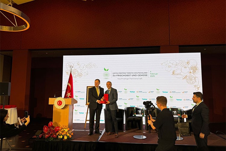 Almanya'da "Türkiye-Almanya Yaş Meyve ve Sebze Zirvesi" düzenlendi