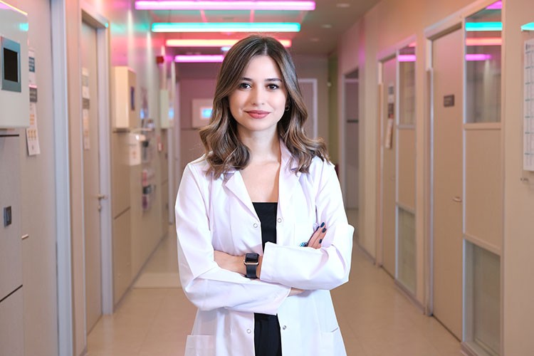 İlişkilerde 'dadı' rolü kadınları yalnızlığa sürüklüyor!