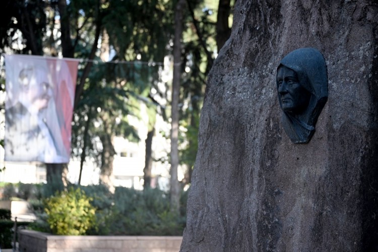 Zübeyde Hanım'ın vefatının 101. yılında andı