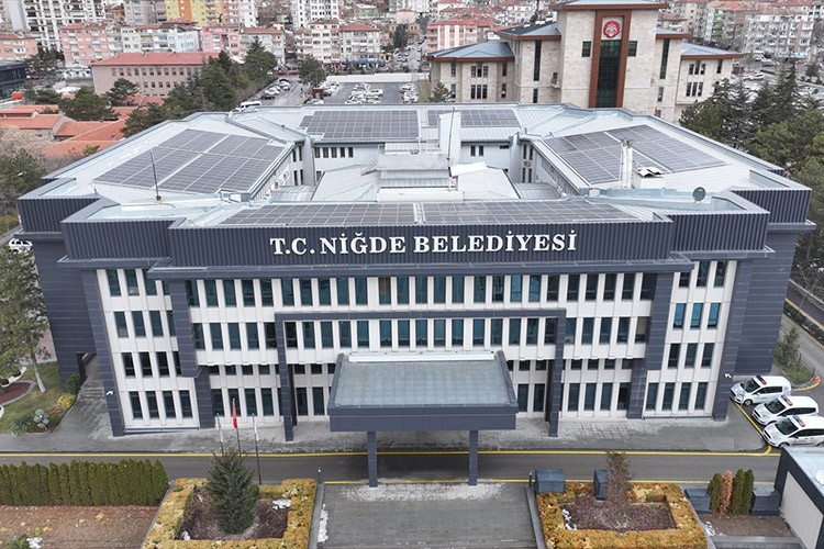 Belediye binasında fosil yakıta veda