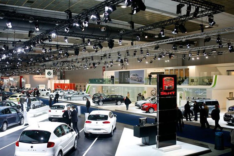 AB'de yeni otomobil satışları yüzde 7,4 arttı