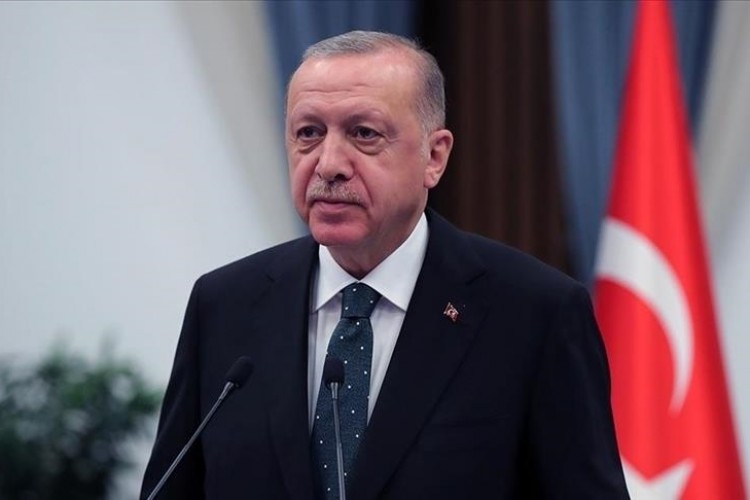 Erdoğan kazandığı tazminatı Mehmetçik Vakfı'na bağışladı
