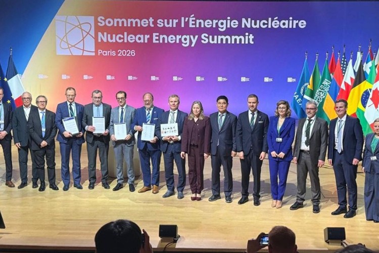 Paris'te nükleer enerji zirvesi