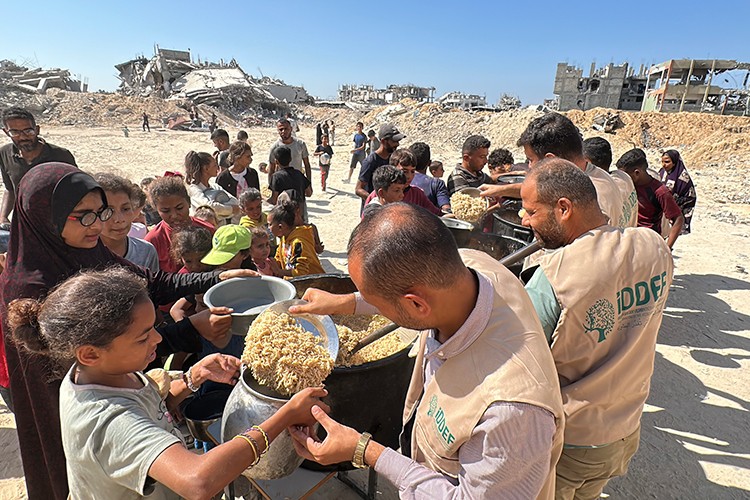 İDDEF, Gazze'de ateşkes sonrası yardımlarını artırarak sürdürüyor