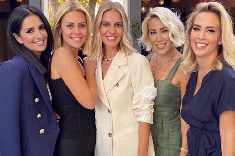 Öğle yemeğinde hasret giderdiler