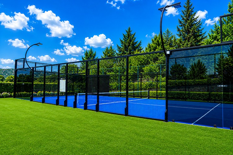 Mersin'deki ilk padel sahasını hizmete açtı