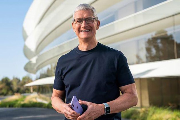 Apple CEO'su Tim Cook 2021'de 98,7 milyon dolar kazandı