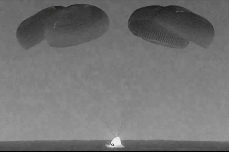 İlk ticari uzay yürüyüşünü tamamlayan astronotlar geri döndü