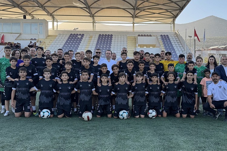 Yeniköy Kemerköy Enerji'den genç futbolculara destek