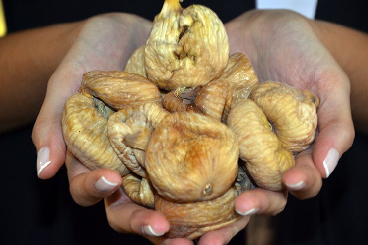 Sezonun ilk ürünü 250 liradan satıldı