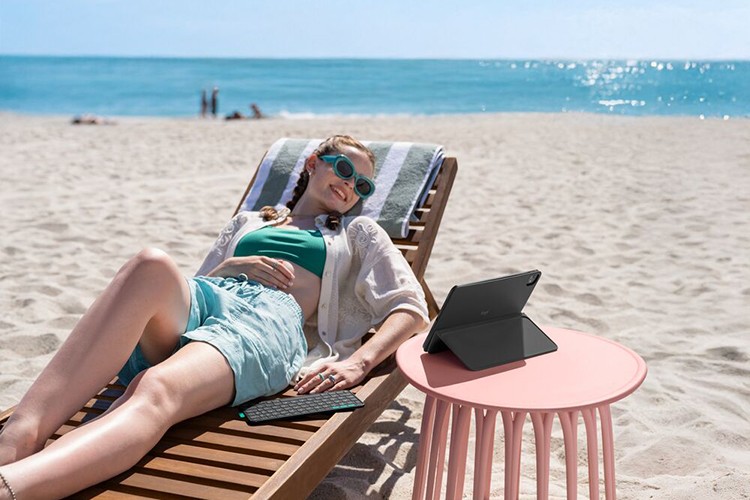 Logitech Flip Folio tanıtıldı