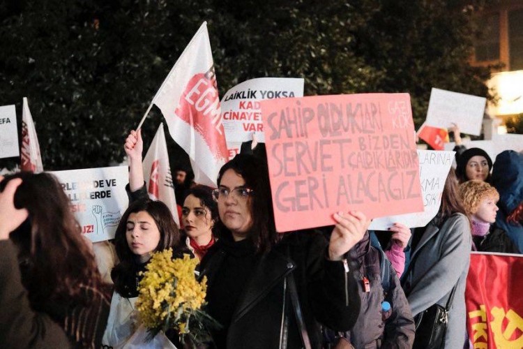 KDK'lar 8 Mart'ta meydanlardaydı: 'Dişini sıkma, yumruğunu sık'