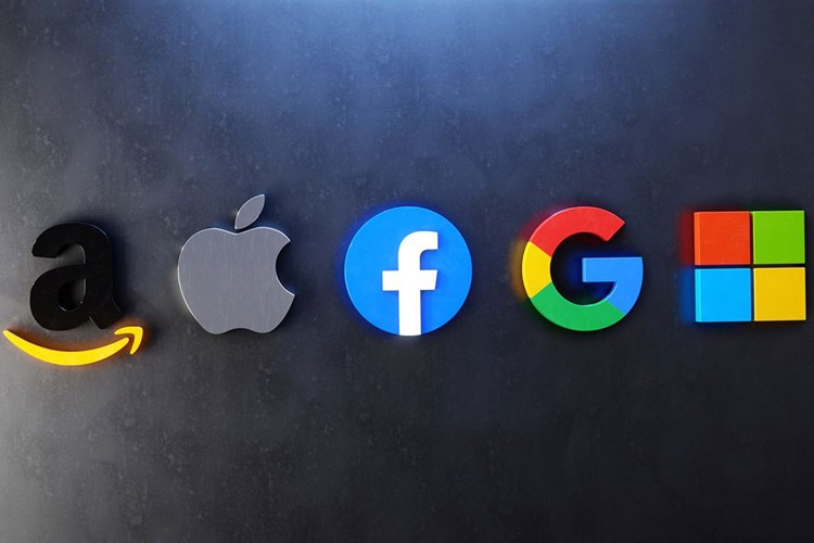 Dünya uçtu biz bakiyoruz