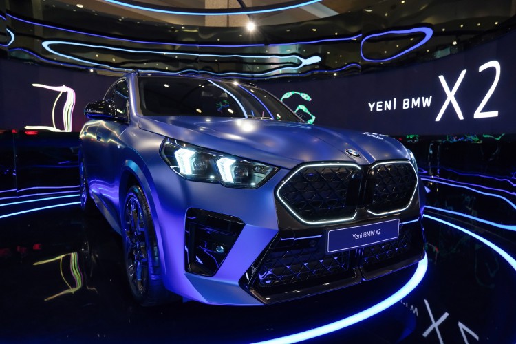 Yeni BMW X2 CI Bloom'da Sanatseverlerle Buluşuyor