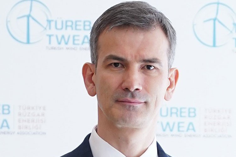 Rüzgar enerjisinde önlisans süresi 15 aya iniyor