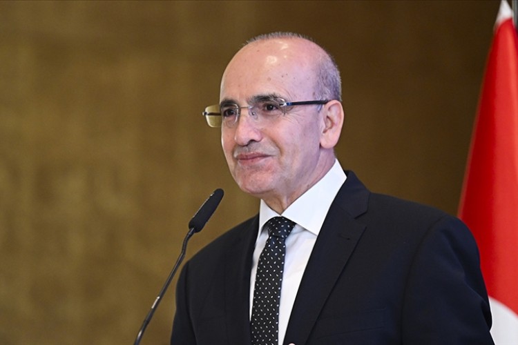 Bakan Şimşek, Asya'daki ilk yatırımcı toplantısı için Singapur'da