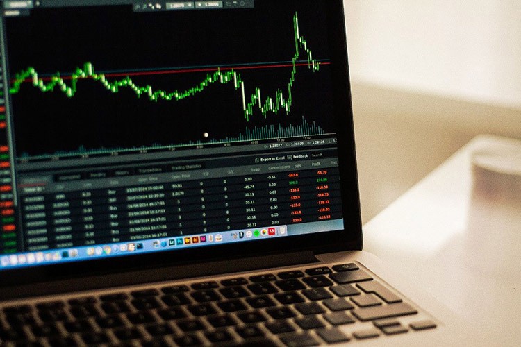 Borsa hafif, altın hızlı yükseliyor