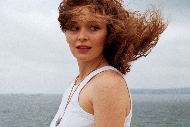 SERRA ARITÜRK'TEN YENİ TEKLİ