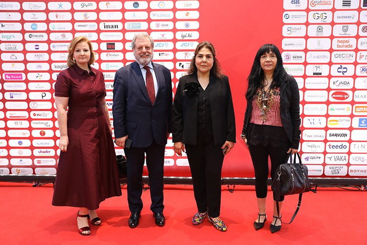 "Eşitlik Önceliğimizdir, Eşitlik Önyargıları Kırmakla Başlar!"