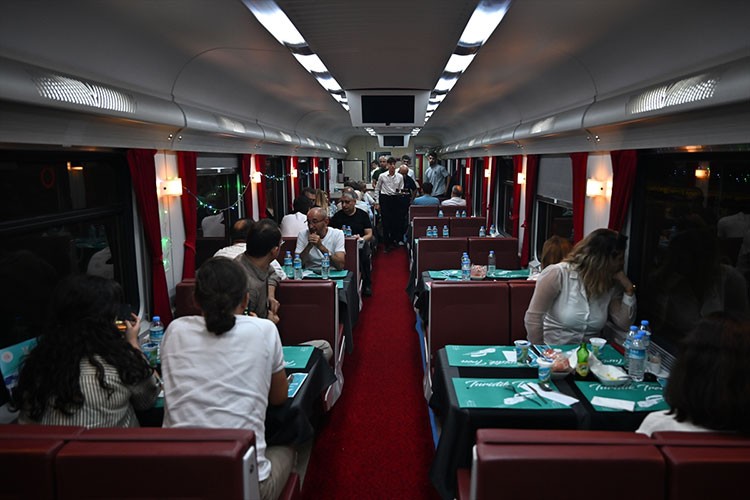 Gençlerin Turistik Tatvan Treni ile 1262 kilometrelik Anadolu keşfi