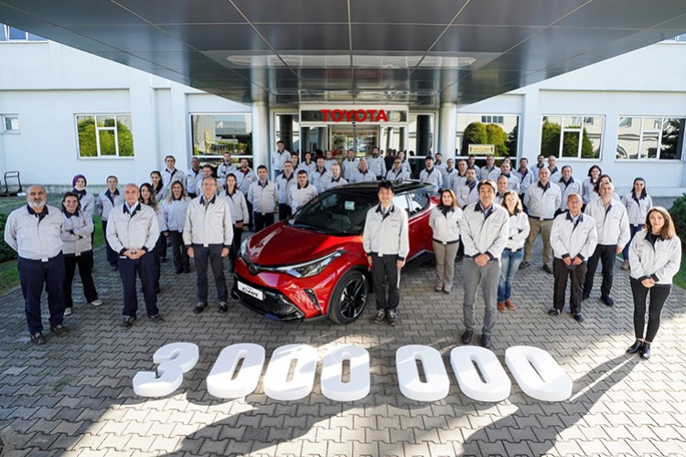 Toyota Türkiye'de 3 milyonuncu aracını üretti