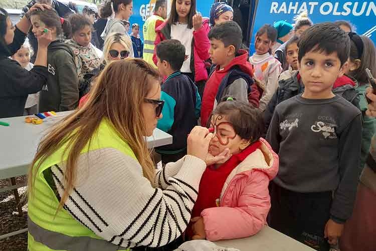 Adıyaman'da depremzede çocuklar için eğlence programı düzenlendi
