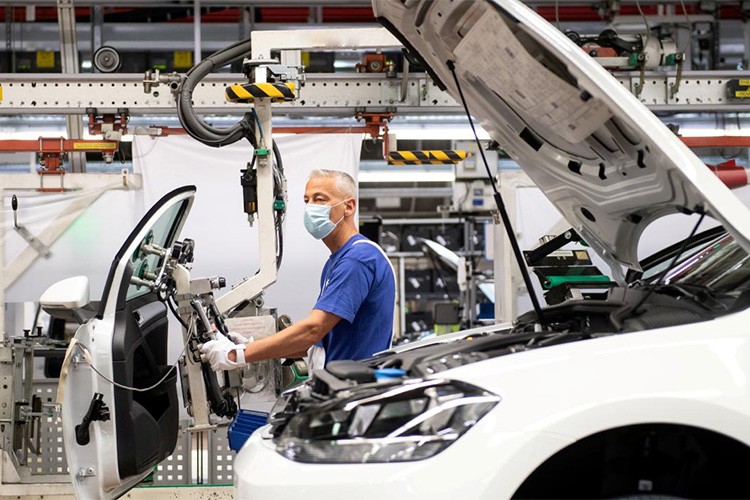 Alman otomotiv sektörü hızla kötüleşiyor