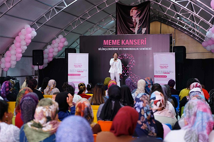 Kadınlar ile Bir Araya Geldi