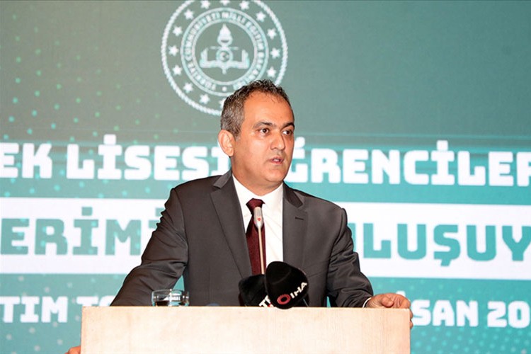 Kız çocukları eğitime erişiyor