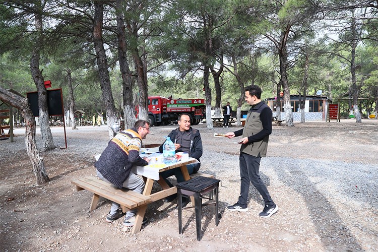 İzmir'de orman yangınlarına karşı ekipler teyakkuzda