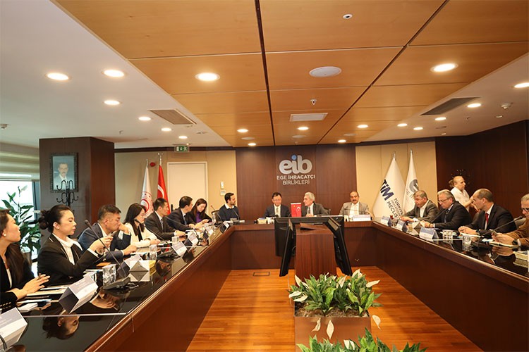 "Türkiye'den ithalat yapın, yarısı kadar da Türkiye'ye yatırım yapın